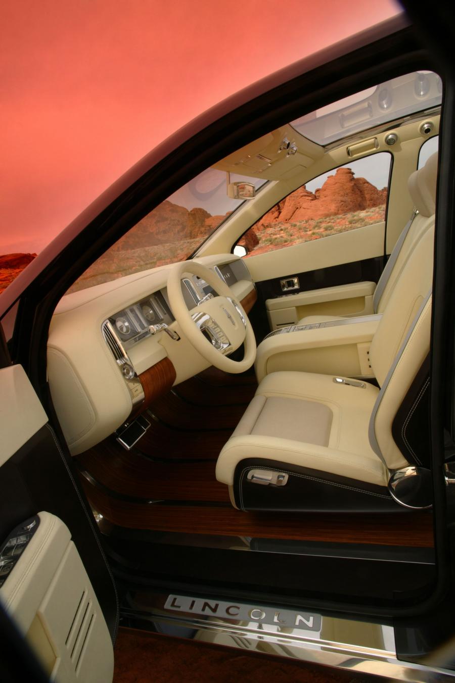 Lincoln Aviator Concept 2004 года  (фото 7 из 37)